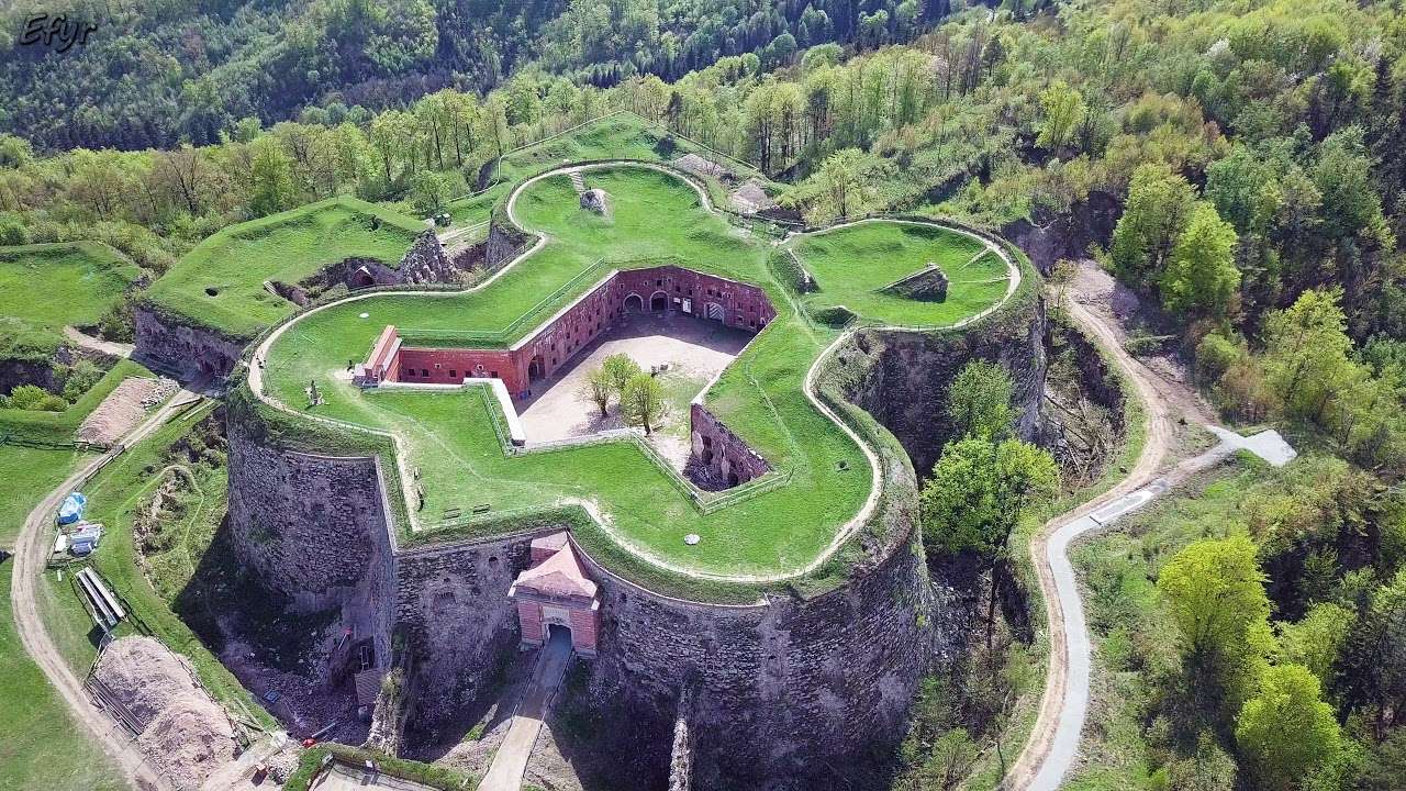 Fortress Srebrna Góra. jigsaw puzzle online