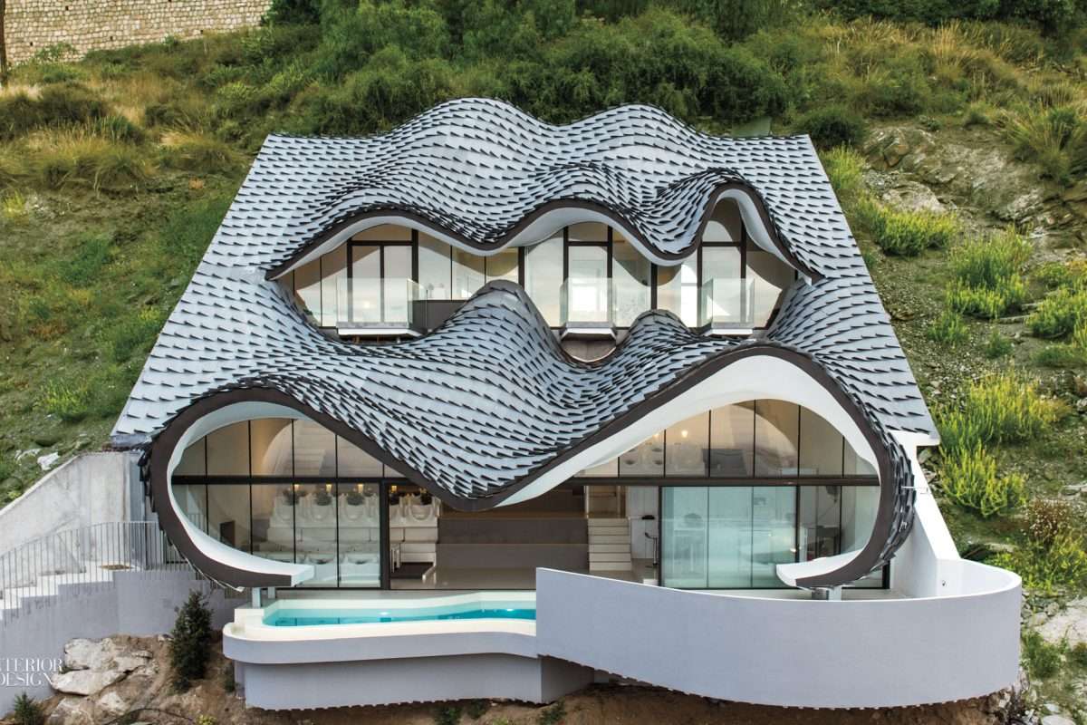 Een huis met een interessant dak. online puzzel