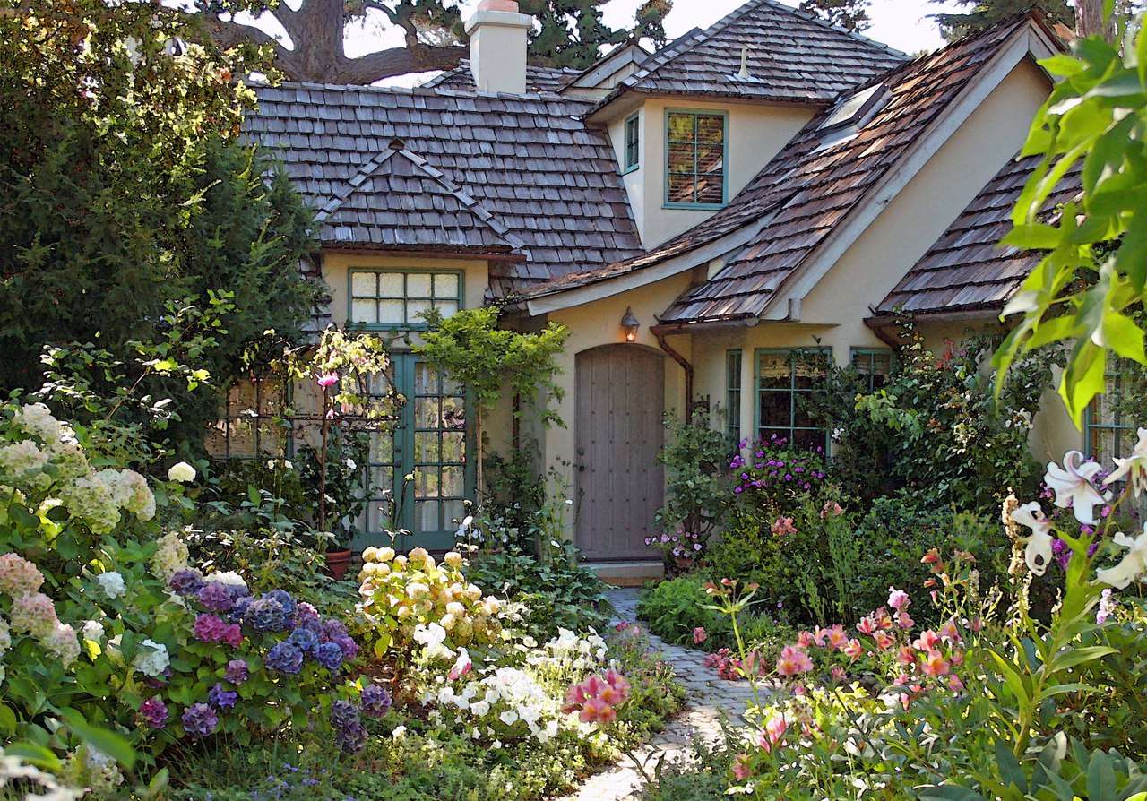 Garden at the house. online puzzle