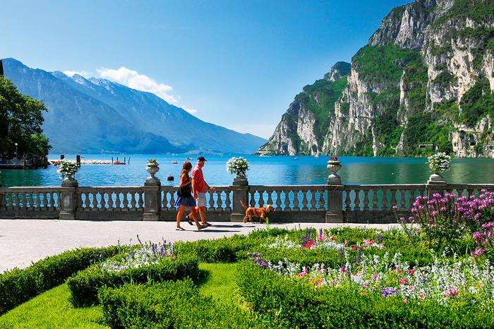 Promenade at Lake Garda. jigsaw puzzle online