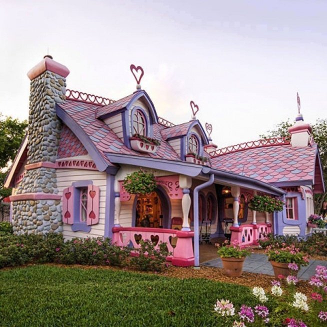 An unusual home. jigsaw puzzle online
