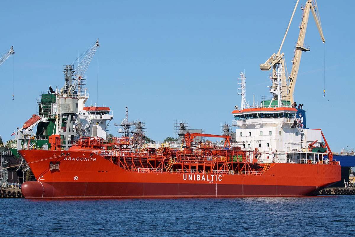 Polish chemical tanker. jigsaw puzzle online