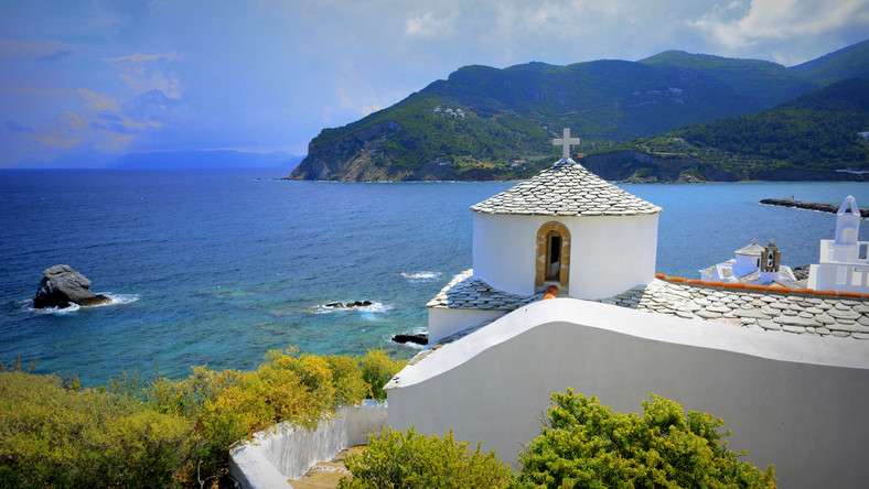 Греческий остров Скопелос. онлайн-пазл