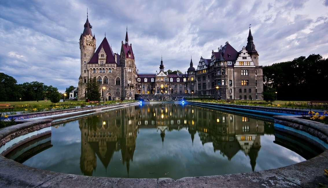Moszna slott pussel på nätet