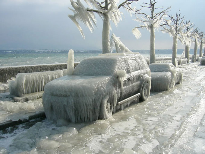 Χειμώνας στη λίμνη της Γενεύης. online παζλ