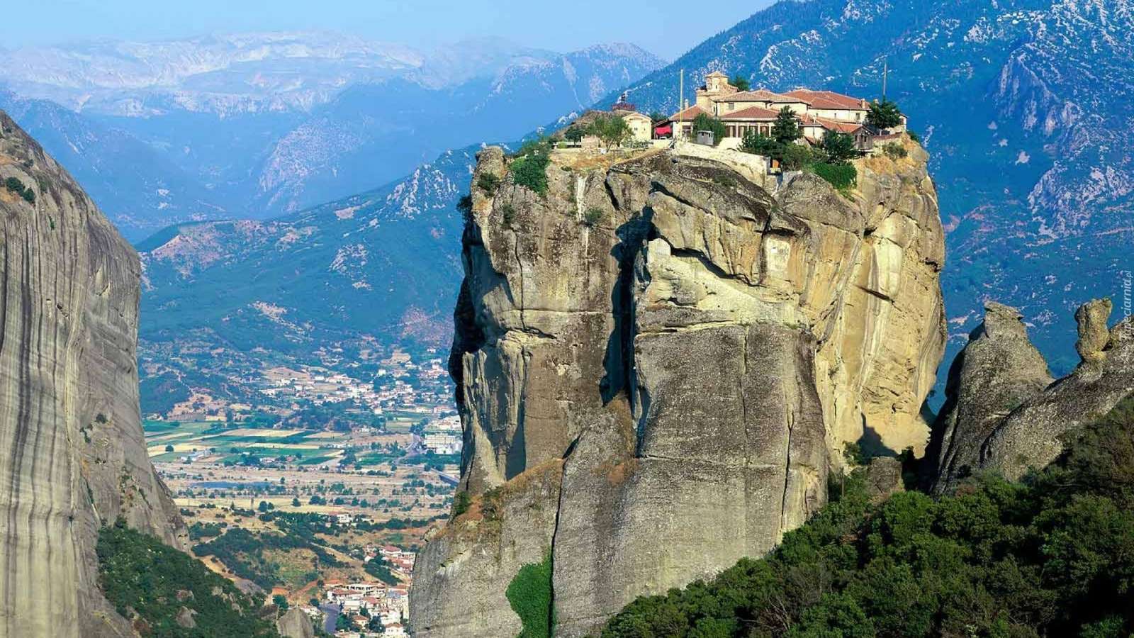 Метеоры на скалах-Греция пазл онлайн