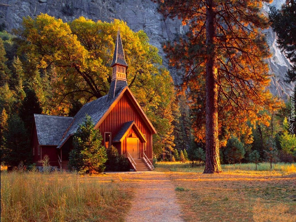 Kerk in de bergen. online puzzel