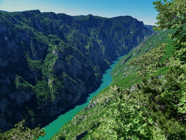 Черногория, река Таре онлайн-пазл
