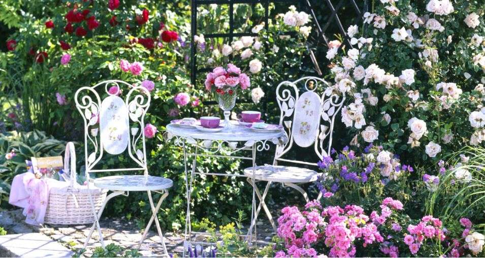 Tè pomeridiano in giardino puzzle online