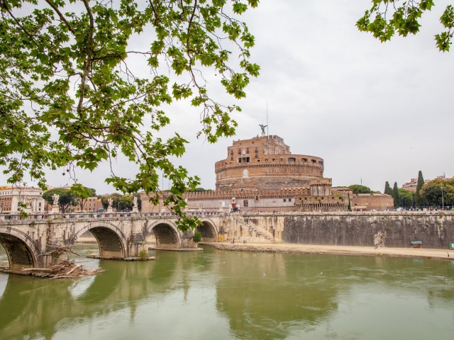 De brug en het kasteel van de engel in Rome. online puzzel