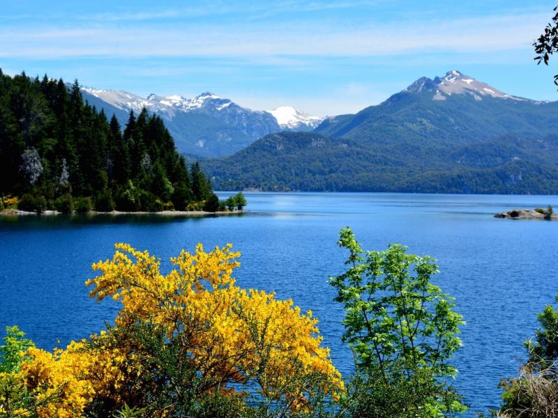 Mountains and lake jigsaw puzzle online