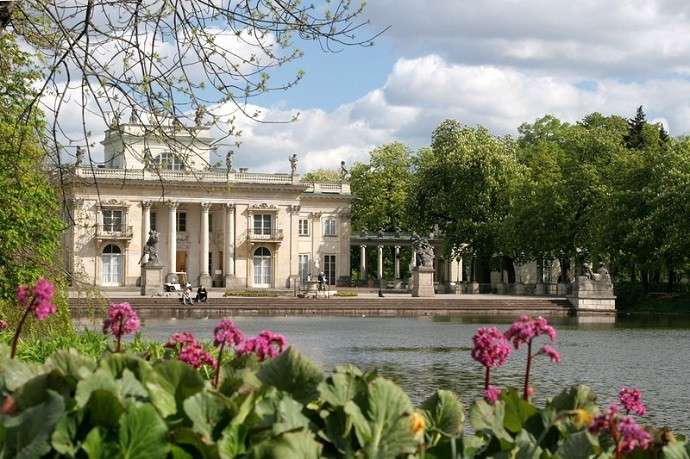 Παλάτι στο νερό στη Βαρσοβία. παζλ online