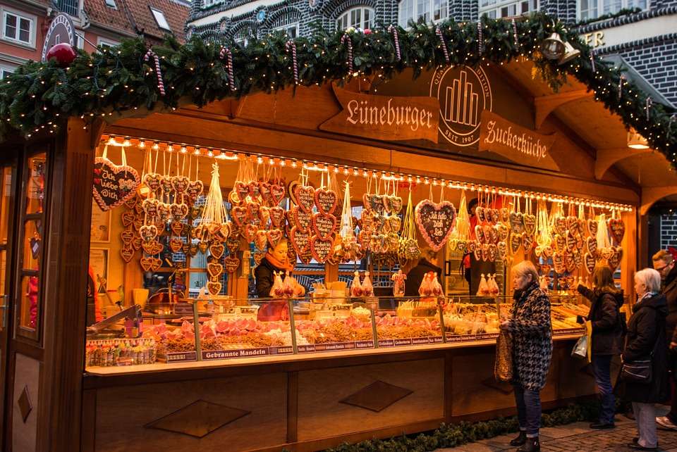 A Christmas market. jigsaw puzzle online