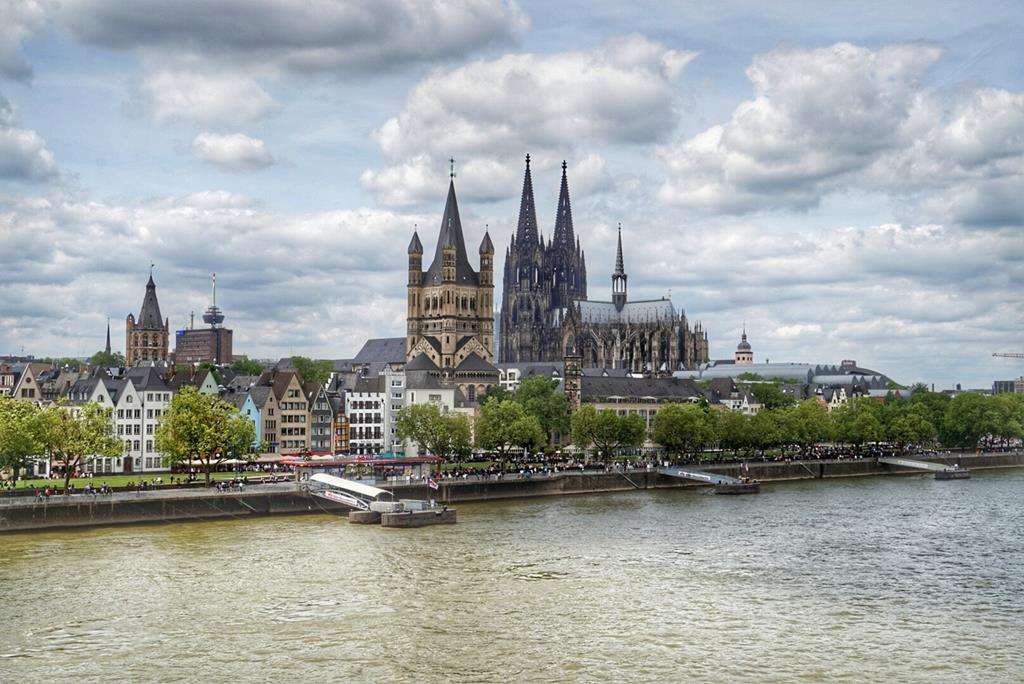 Deutsche Stadt Köln. Puzzlespiel online