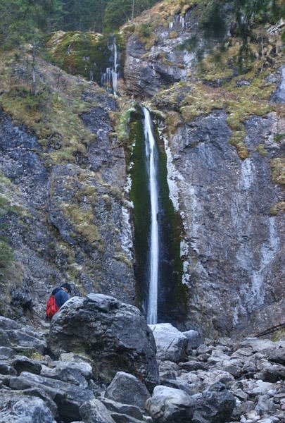 Wasserfall in der Tatra. Online-Puzzle