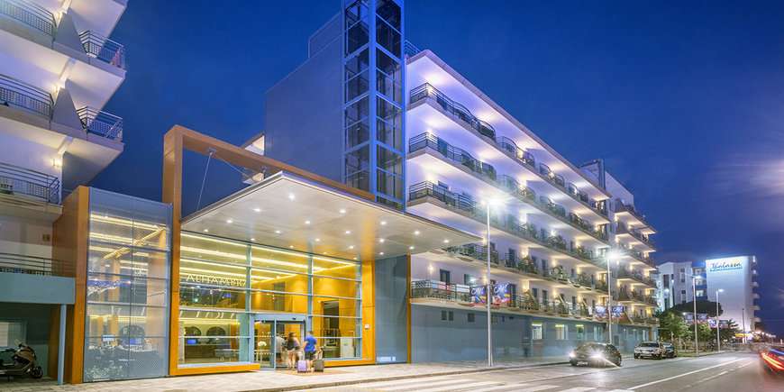 Коста Брава-хотел Алхамбра онлайн пъзел