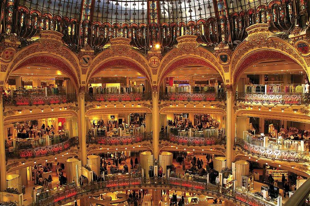 Een winkelcentrum in Parijs. legpuzzel online