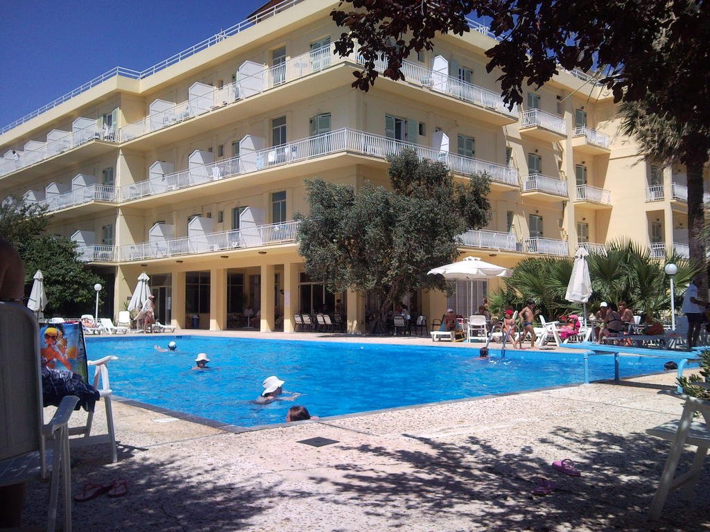 Grekland-Hotel Nireus pussel på nätet
