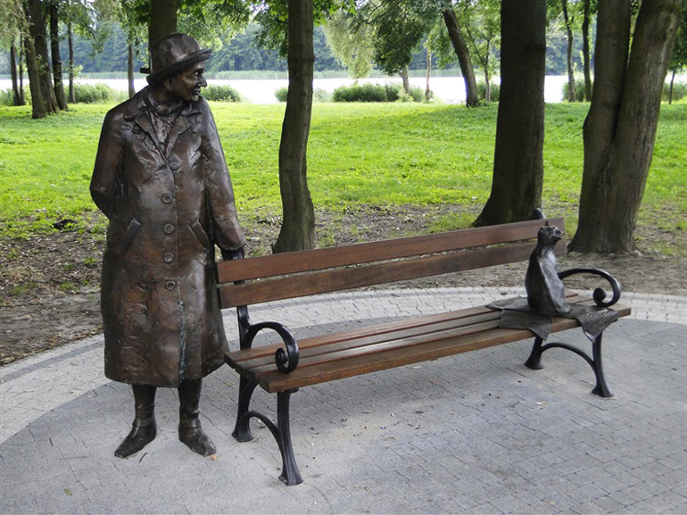 The bench of W. Szymborska. jigsaw puzzle online