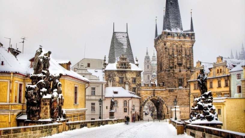 Praga com neve quebra-cabeças online