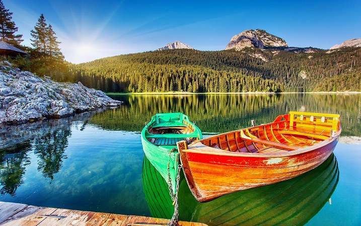 Colorful boats. jigsaw puzzle online