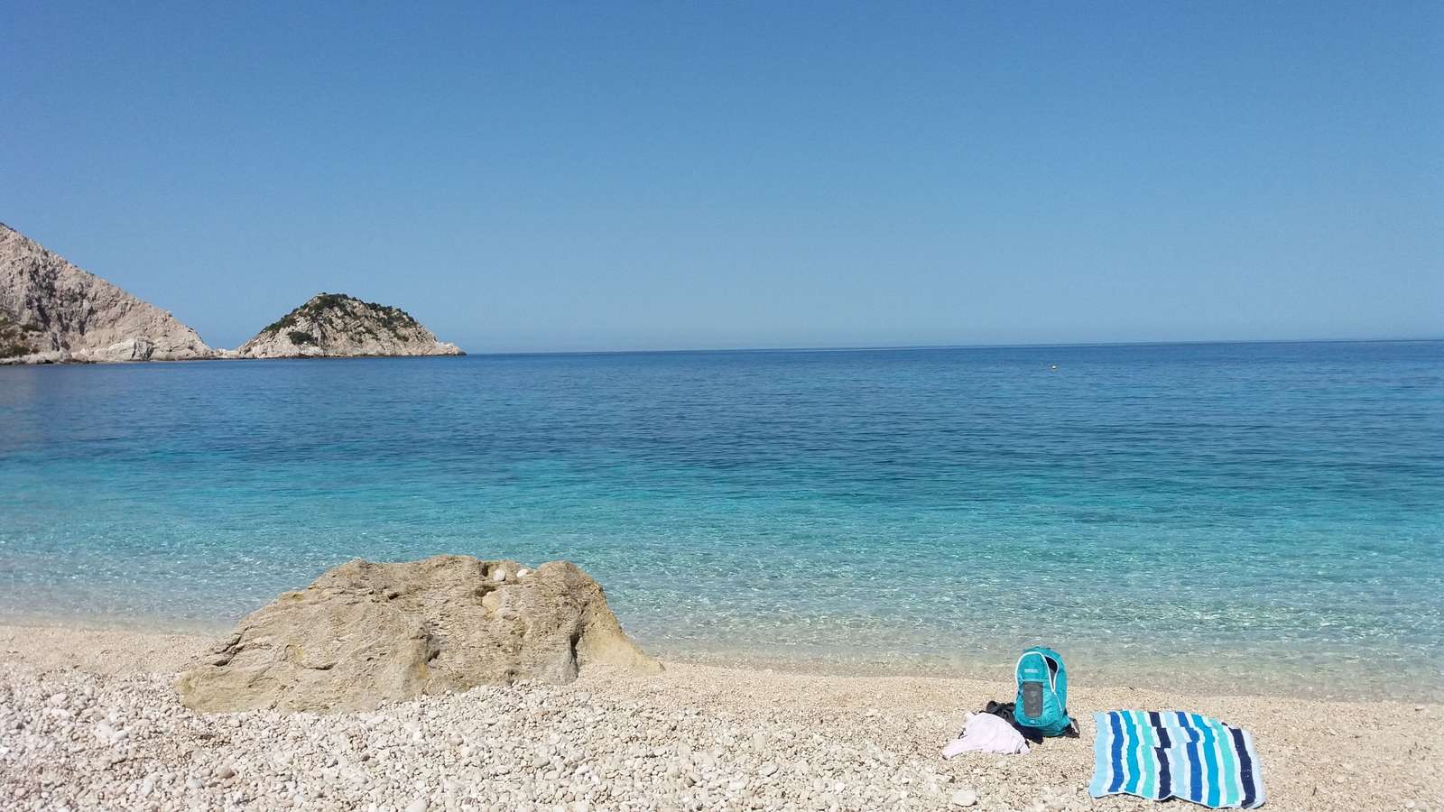 Beach of Petania Greece online puzzle