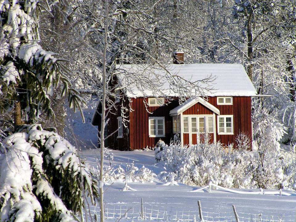 Вила в зимен пейзаж. онлайн пъзел