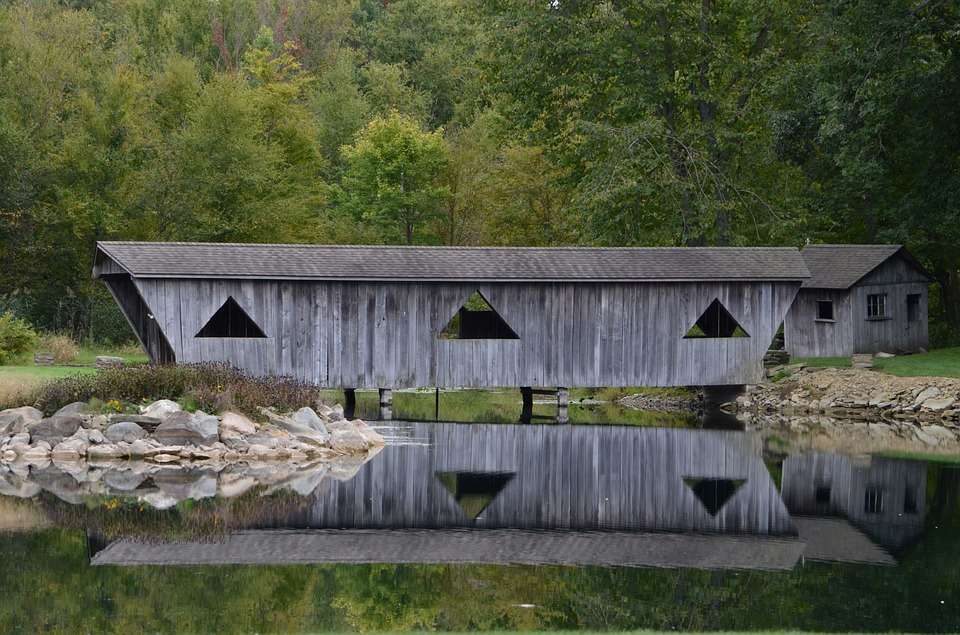 Puente de madera construido rompecabezas en línea
