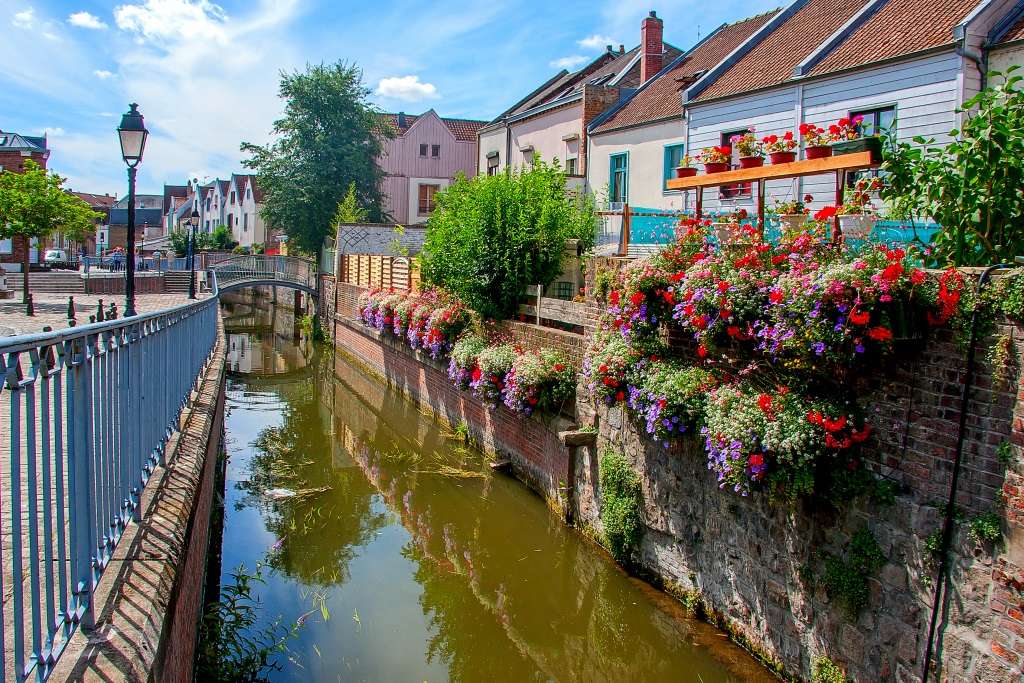A town in Picardy. jigsaw puzzle online