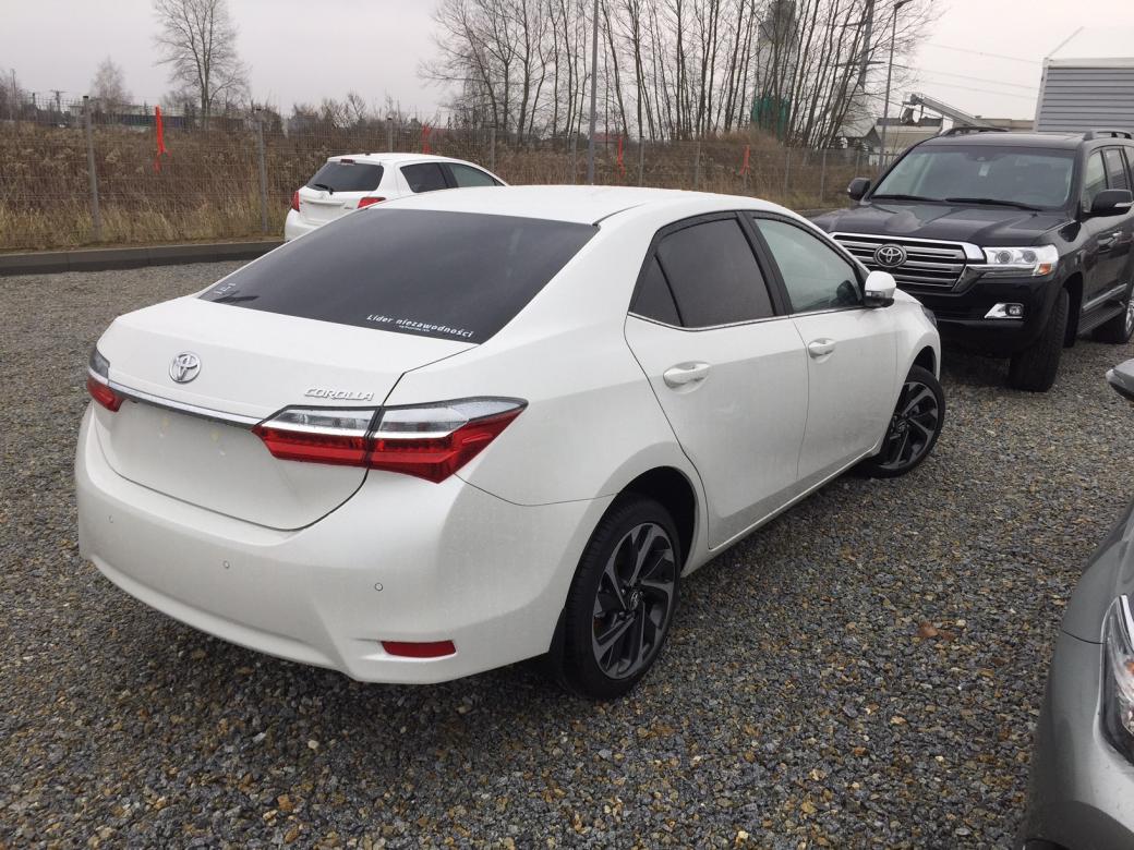 Λευκό Toyota Corolla online παζλ