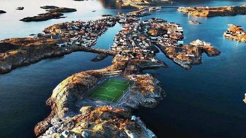 Fußballplatz-Norwegen Puzzlespiel online