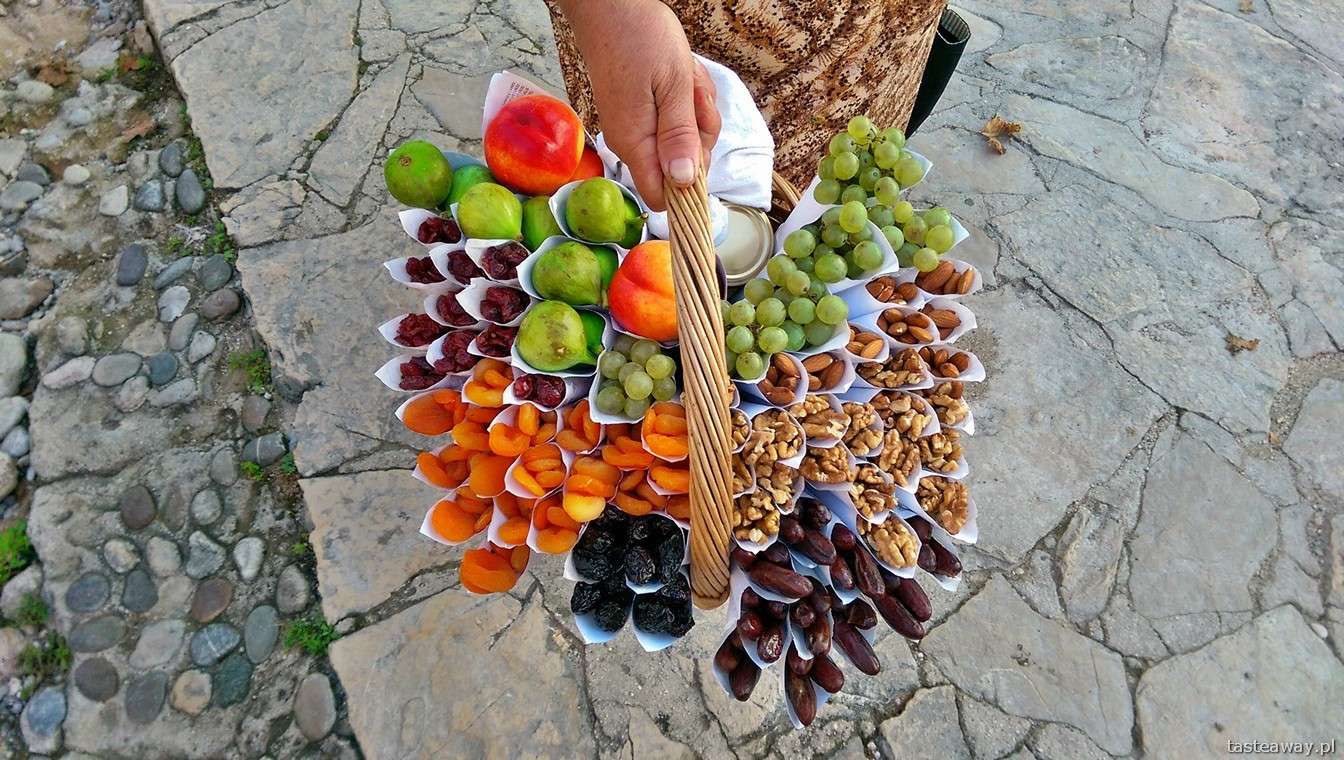 Балкани - кошик з фруктами онлайн пазл