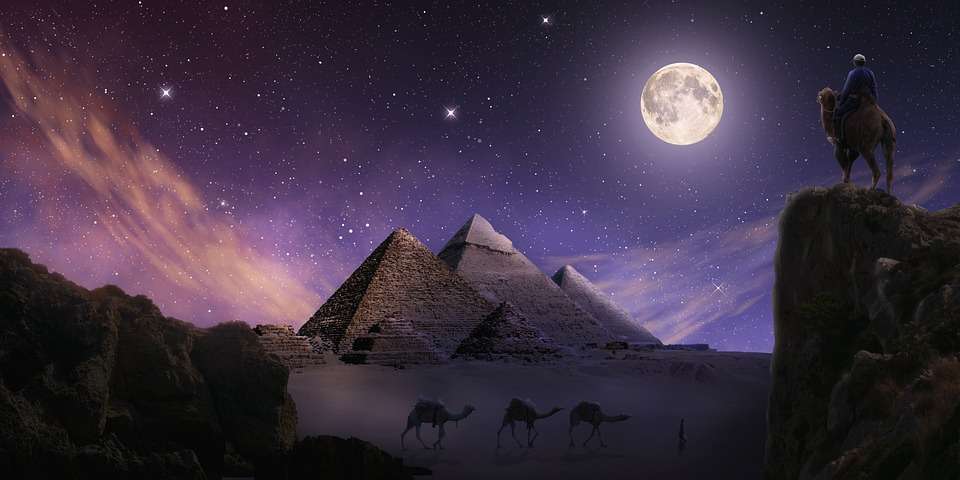 Pyramides au clair de lune puzzle en ligne