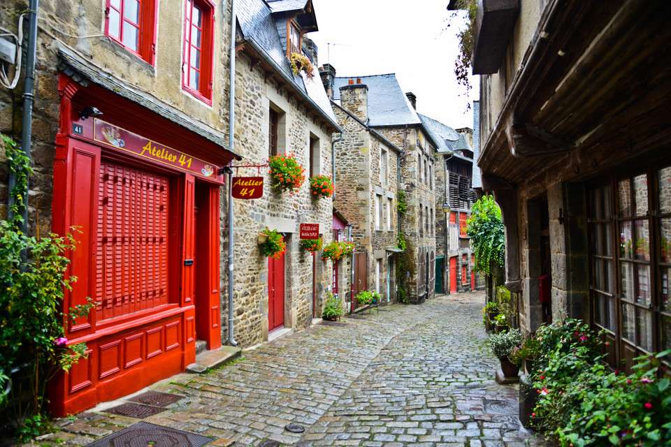 A street in the town. jigsaw puzzle online