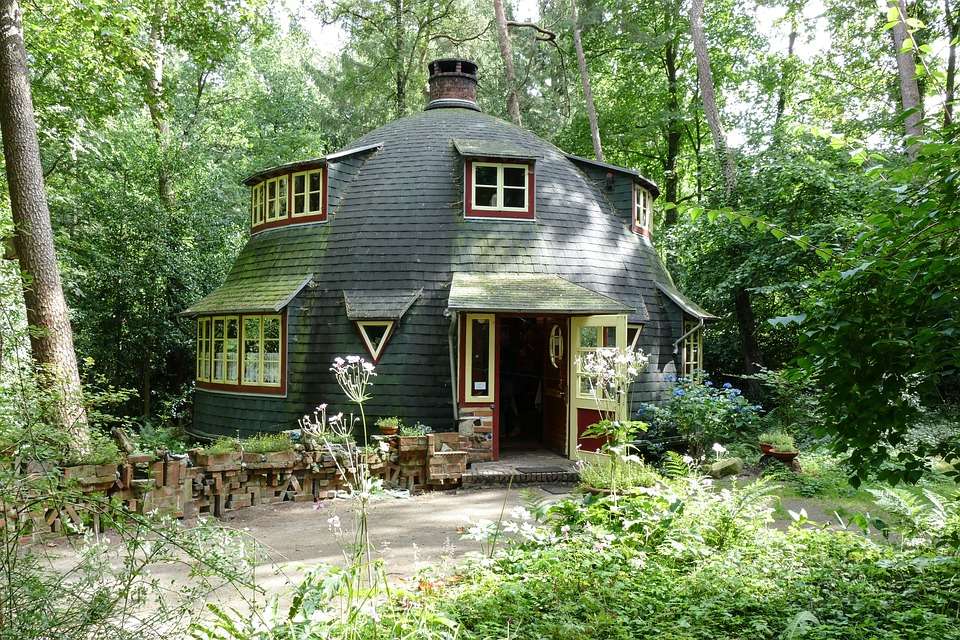 Κατοικία περίπτερο στο δάσος. online παζλ