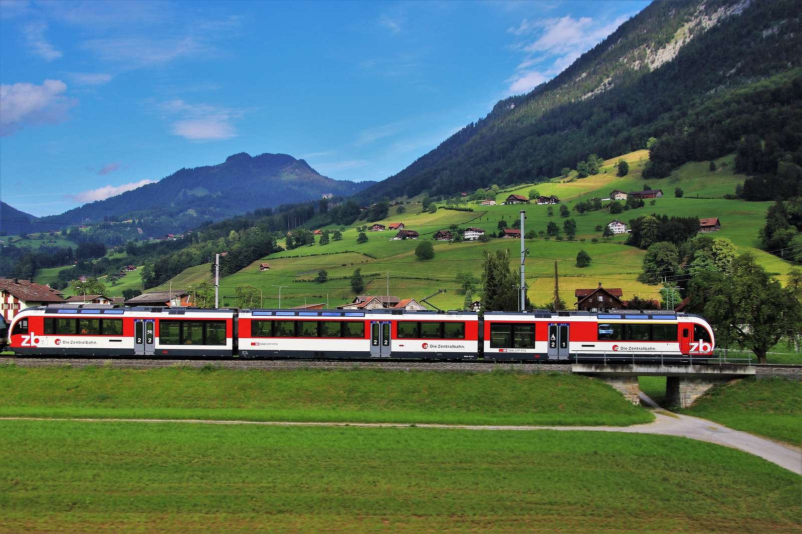 Train in the mountains jigsaw puzzle online