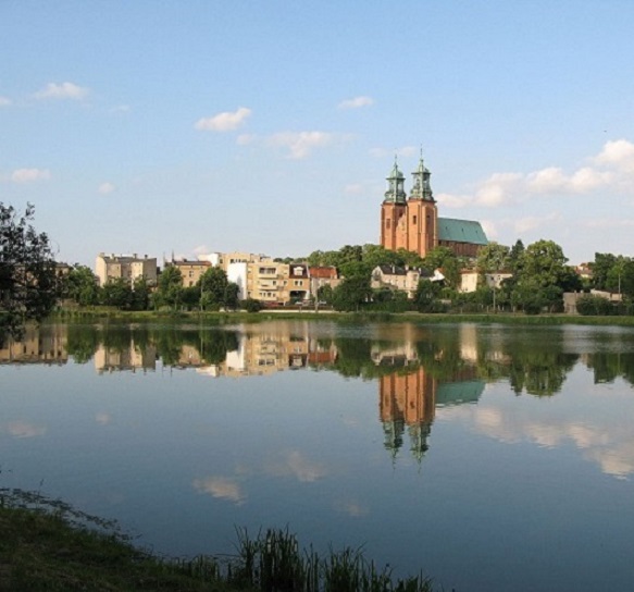 Lago Jelonek en Gniezno. rompecabezas en línea