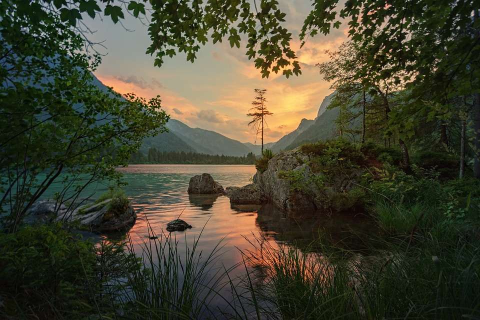 Sunset over the water. jigsaw puzzle online