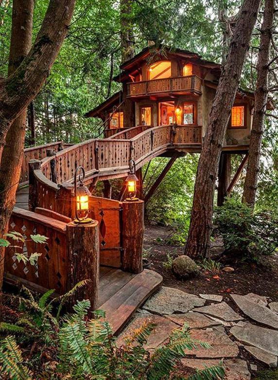 Picturesque tree house. online puzzle