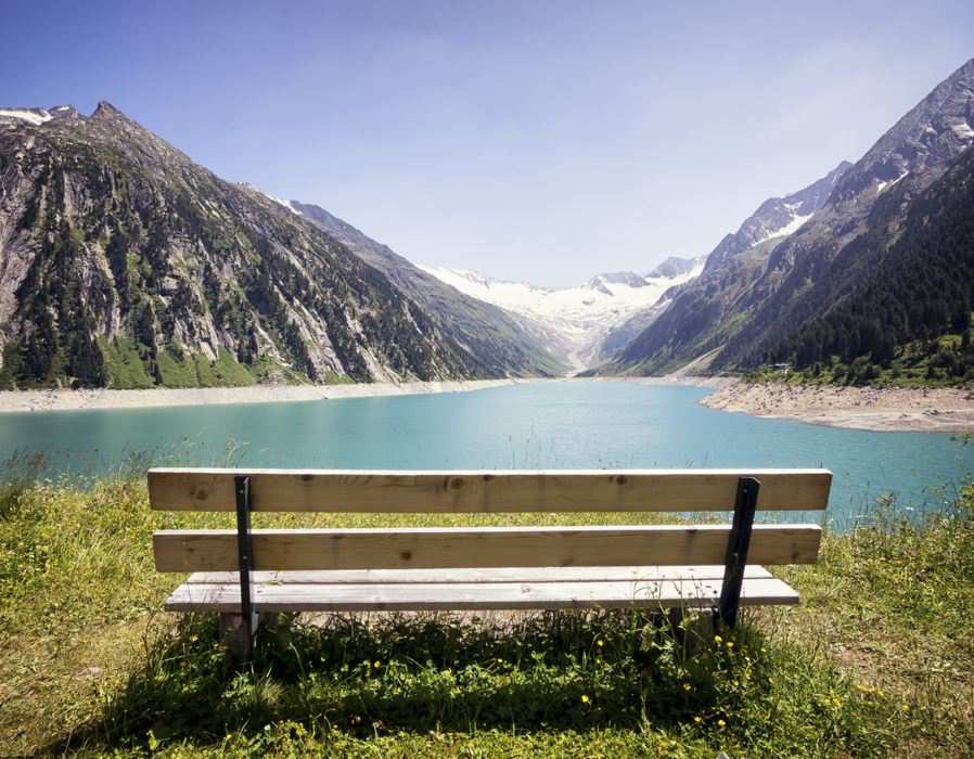 A bench at a mountain lake online puzzle