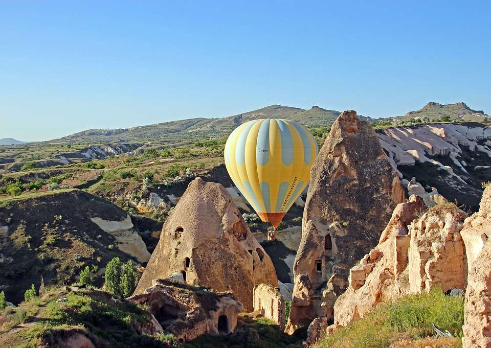 Μπαλόνι στα βουνά online παζλ