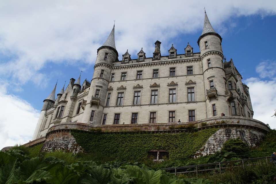 Monumentális kastély. online puzzle