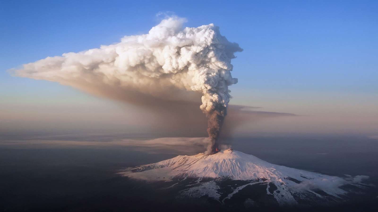 Сицилиански вулкан, Етна. онлайн пъзел