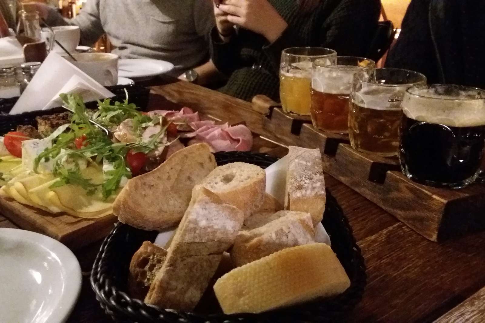eating and drinking in a pub online puzzle