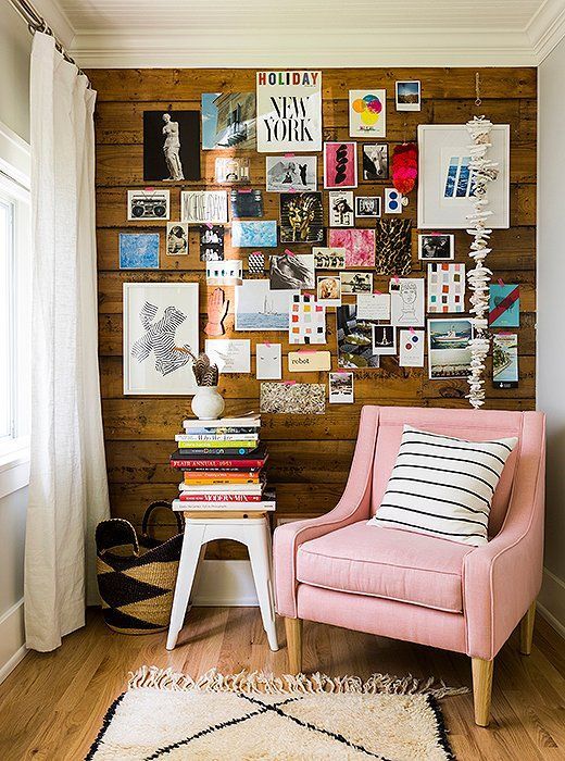 Розовое кресло в комнате онлайн-пазл