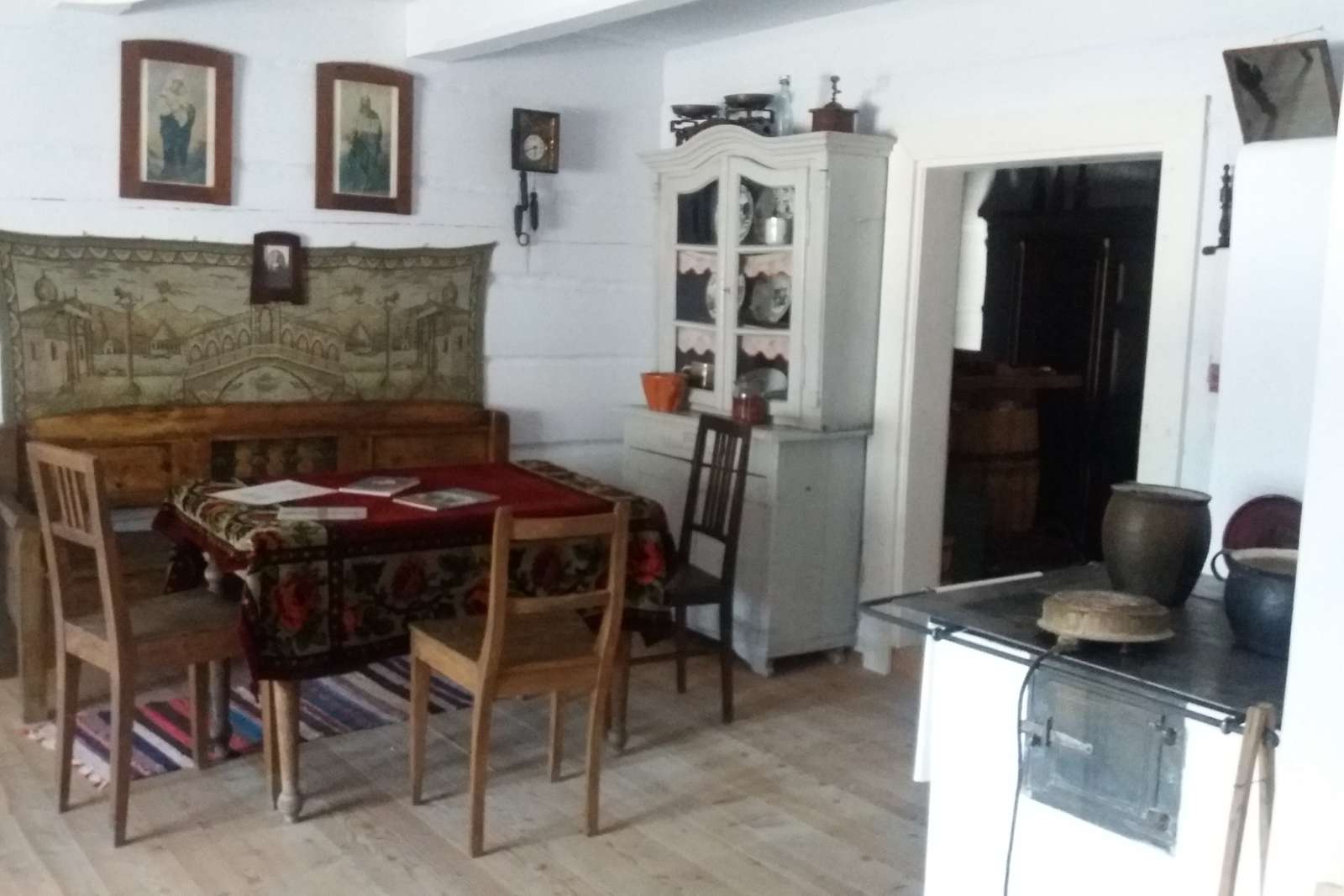 Κουζίνα σε ένα παλιό εξοχικό σπίτι. παζλ online
