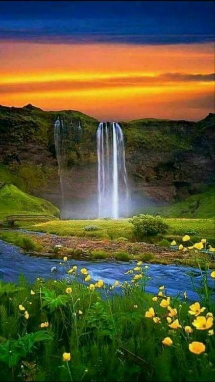 Waterfall at sunset online puzzle