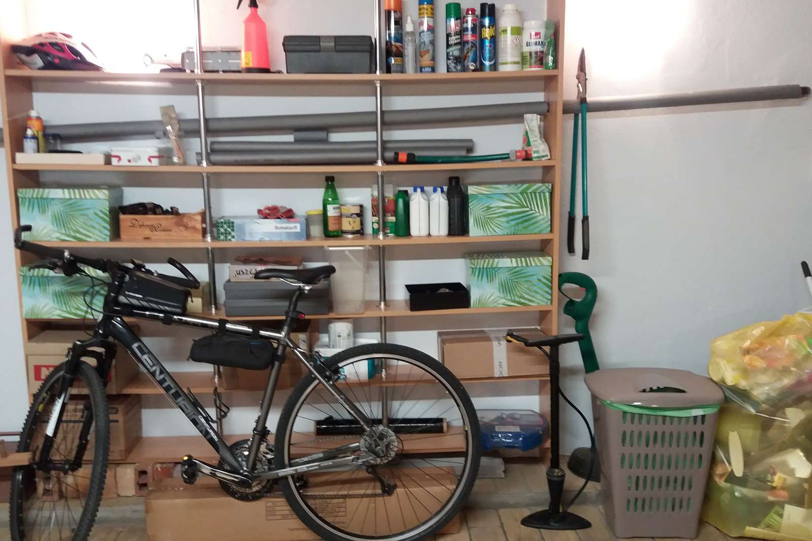 bicicleta en el garaje rompecabezas en línea