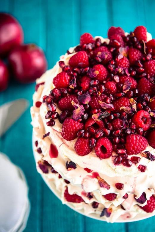 Cake with raspberries online puzzle
