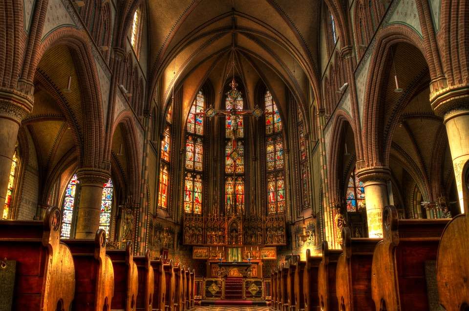 Kerk interieur. legpuzzel online